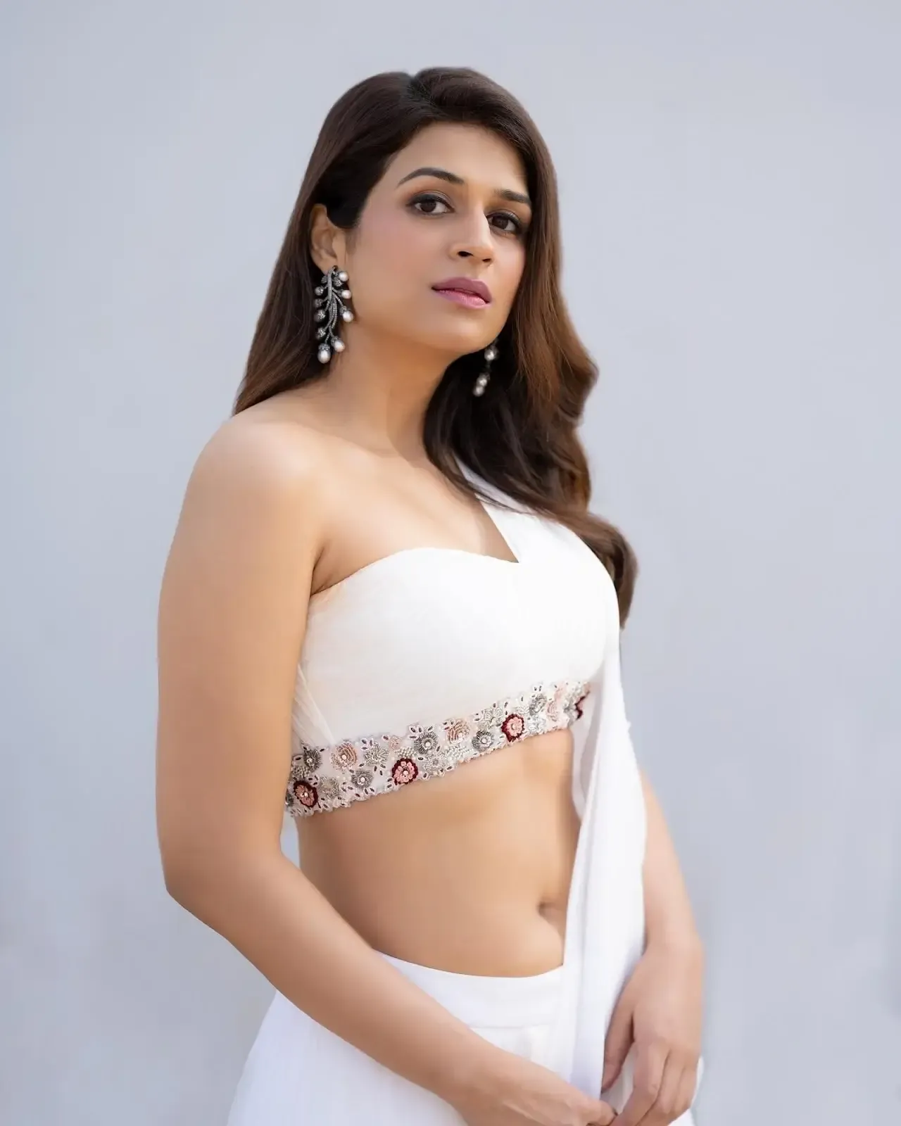 South Indian TV Model Shraddha Das in White Lehenga Choli